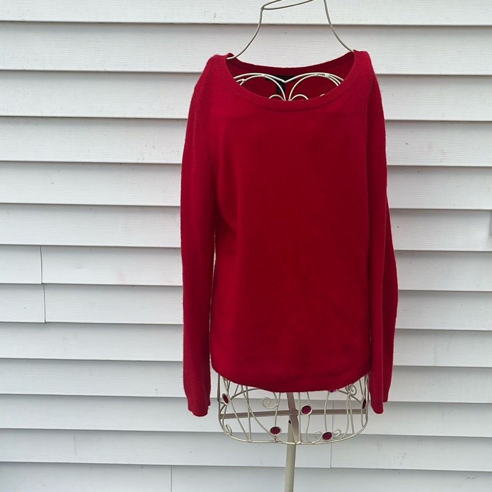 Lands End 100% cashmere sweater size extra small.